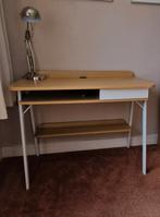 Mooi bureau met oplaadpunt in het bureaublad., Huis en Inrichting, Bureaus, Ophalen, Zo goed als nieuw