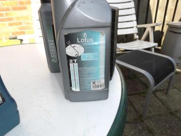 Motorolie voor 2 takt beschikbaar voor biedingen