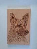 Herdershond gebrand op hout (Pyrografie)
30 x 19,2 cm, Verzamelen, Dierenverzamelingen, Ophalen of Verzenden