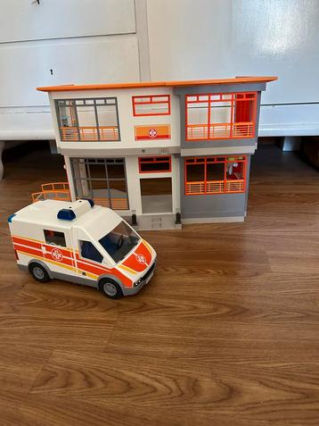 Playmobil Ziekenhuis met Ambulance beschikbaar voor biedingen