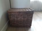 Prachtige stevige grote rieten mand, met klep-deksel., Huis en Inrichting, Woonaccessoires | Schalen en Manden, Mand, Ophalen of Verzenden