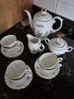 Theeservies met goudkleurige en bloemen details, Ophalen