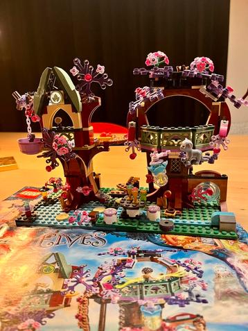 Lego Elves - Het boomhuis van de elfen beschikbaar voor biedingen