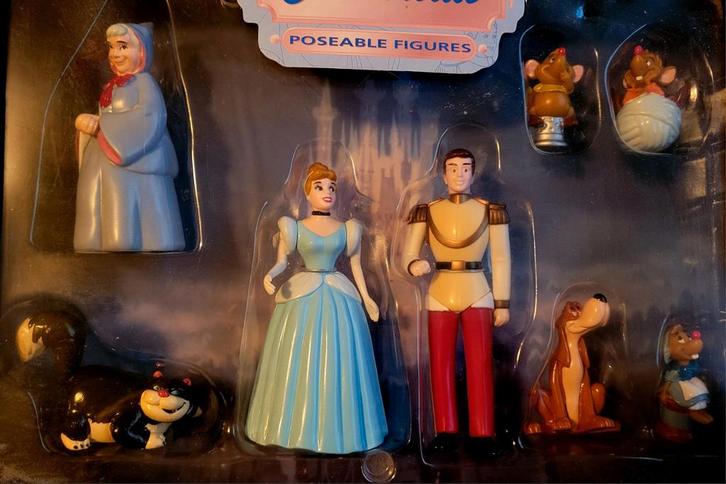 Complete set Disney pvc figuren 'Cinderella' + doos !, Verzamelen, Disney, Nieuw, Beeldje of Figuurtje, Assepoester of Belle, Ophalen of Verzenden