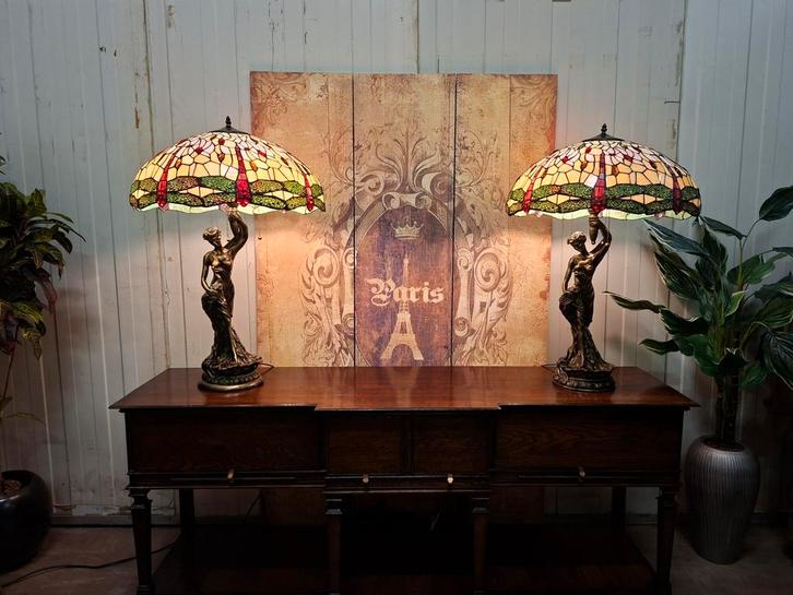 2 klassieke handgemaakte tafellampen met sierlijke lampenvoe, Huis en Inrichting, Lampen | Tafellampen, Zo goed als nieuw, Minder dan 50 cm