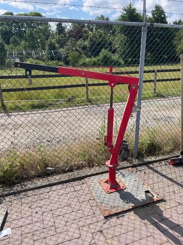 Mammut hijsarm met elektrische lier beschikbaar voor biedingen