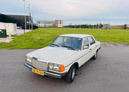 Mercedes-Benz 200-Serie 2.5 250 AUT 1980 Grijs, Auto's, Oldtimers, Particulier, Mercedes-Benz, Benzine, Sedan, Automaat, Geïmporteerd