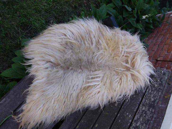 Gevilte schapenvacht , vacht vilt., Huis en Inrichting, Woonaccessoires | Plaids en Woondekens, Nieuw, Ophalen of Verzenden