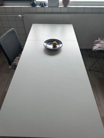 Witte uitschuifbaar eettafel  beschikbaar voor biedingen