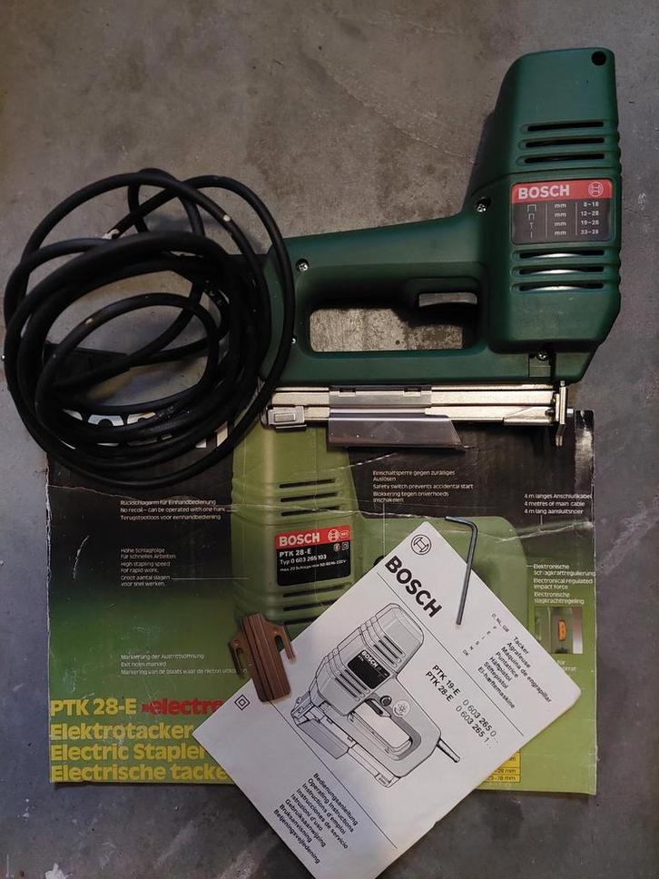 Tacker Bosch Nietpistool PTK 28 E - Weinig Gebruikt, Doe-het-zelf en Verbouw, Gereedschap | Overige machines, Zo goed als nieuw