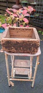 OUDE HOUTEN BAK UIT OUDE DRUKKERIJ, Ophalen