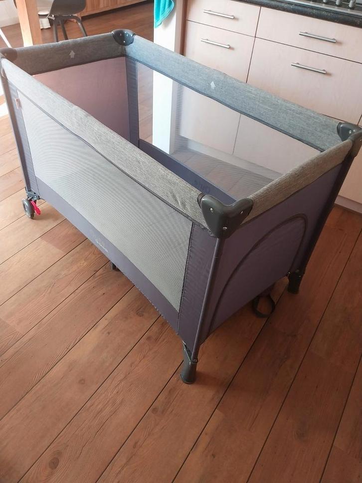 Campingbedje Qute Q-break + matras, Kinderen en Baby's, Babywiegjes en Ledikanten, Zo goed als nieuw, Reisbedje, Ophalen