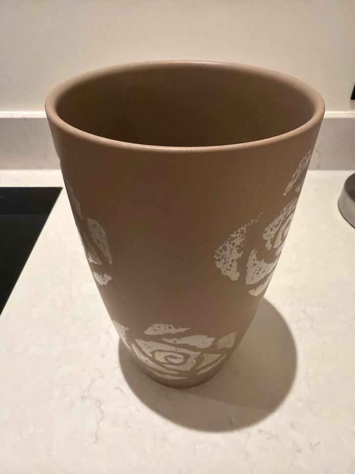 Bloempot met bloemmotief, Tuin en Terras, Bloempotten, Gebruikt, Aardewerk, Binnen, Minder dan 40 cm, Minder dan 25 cm, Rond, Ophalen of Verzenden