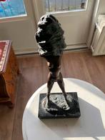 Bronzen vrouw die zichzelf uitkleed, Ophalen of Verzenden