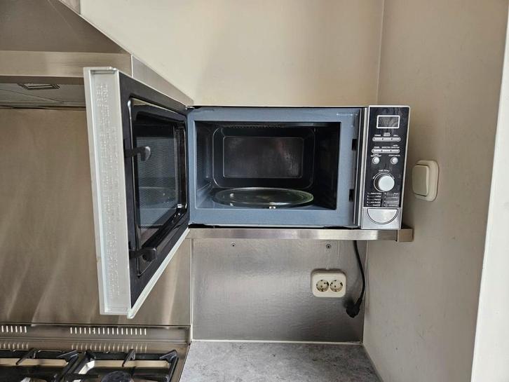 Combimagnetron - Gebruikt, Witgoed en Apparatuur, Magnetrons, Gebruikt, Inbouw, Combimagnetron, 45 tot 60 cm, Grill, Draaiplateau