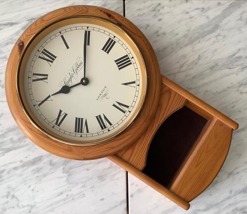 Wandklok grenenhout Engelse stijl romeinse cijfers, Huis en Inrichting, Woonaccessoires | Klokken, Gebruikt, Wandklok, Analoog