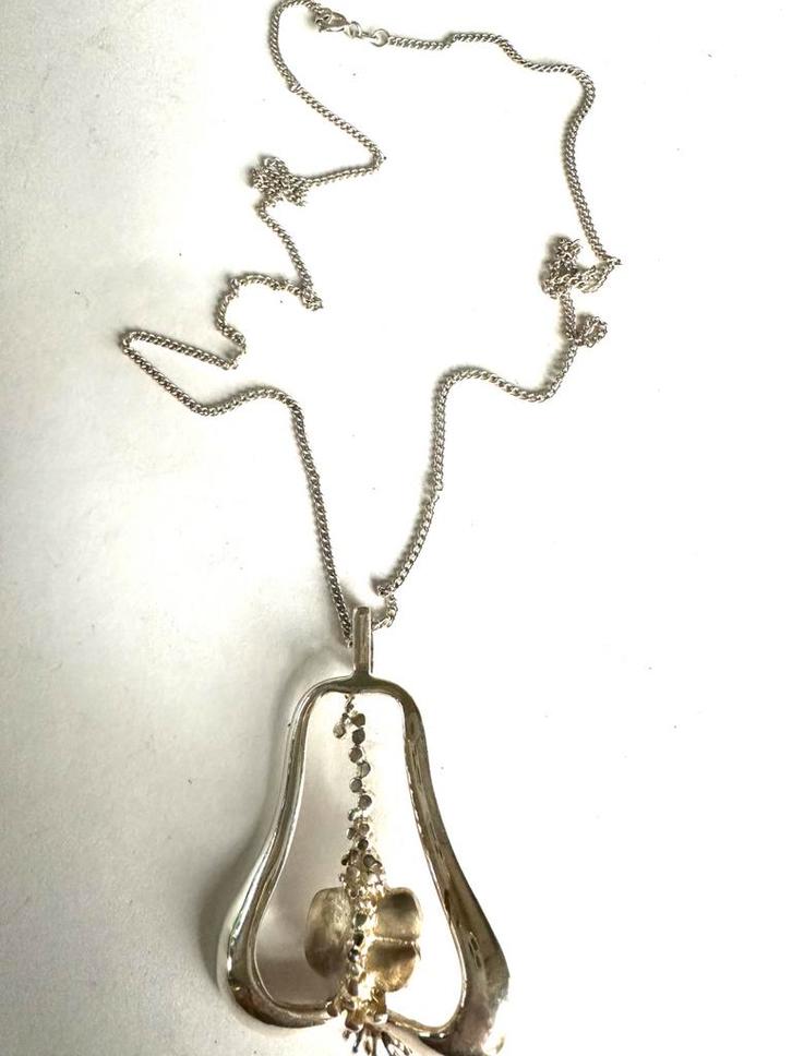 Zilveren brutalist hanger aan zilveren gourmet ketting, Sieraden, Tassen en Uiterlijk, Kettingen, Zo goed als nieuw, Zilver, Zilver