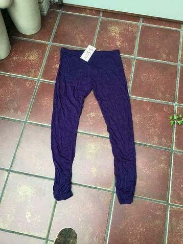 Paarse legging merk Sasoon in maat S, M, L, XL en XXL beschikbaar voor biedingen
