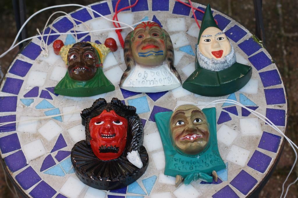 5 mooie Duitse kleine verzamel carnavals maskers aan koord, Verzamelen, Ophalen of Verzenden, Gebruikt