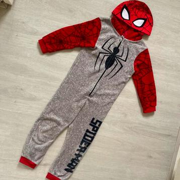 Nette spiderman onesie maat 122/128 beschikbaar voor biedingen