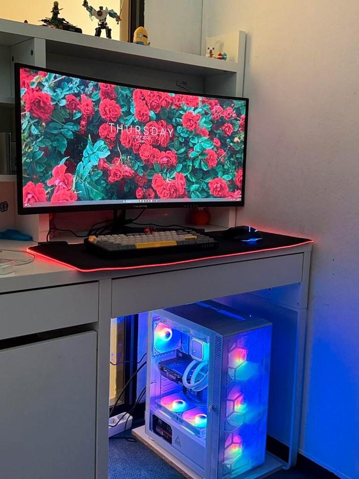 Gaming PC + Monitor, Spelcomputers en Games, Games | Pc, Zo goed als nieuw, Overige genres, 1 speler, Ophalen of Verzenden