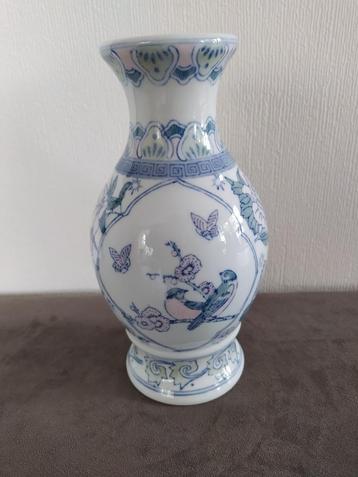 Chinese vaas beschikbaar voor biedingen