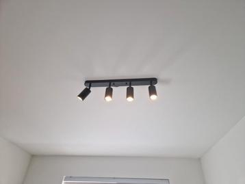 Plafondlamp op rails met spots beschikbaar voor biedingen