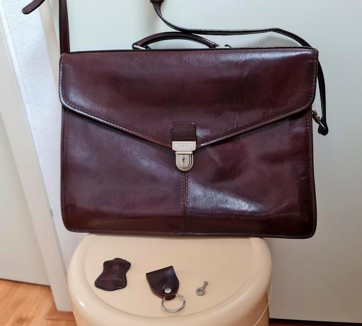 Aktentas Claudio Ferrici roodbruin leder met sleutel mooi, Antiek en Kunst, Antiek | Kantoor en Zakelijk, Ophalen