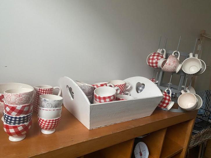Marieke at Home servies, Huis en Inrichting, Keuken | Servies, Kop(pen) en/of Schotel(s), Overige stijlen, Aardewerk, Ophalen