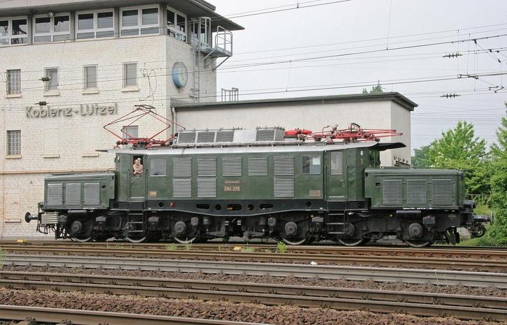 MARKLIN 3022 Duitse stoere metalen goed.trein loc E 194 DB, Hobby en Vrije tijd, Modeltreinen | H0, Zo goed als nieuw, Locomotief