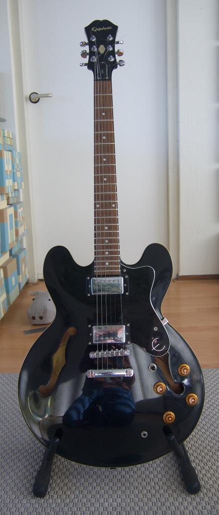 Epiphone Dot EB, Muziek en Instrumenten, Snaarinstrumenten | Gitaren | Elektrisch, Zo goed als nieuw, Hollow body, Epiphone, Ophalen