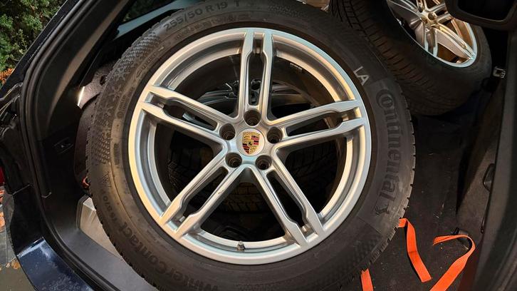 Porsche Winterset Macan 19" Continental, Auto-onderdelen, Banden en Velgen, Banden en Velgen, Winterbanden, 19 inch, 255 mm, Personenwagen