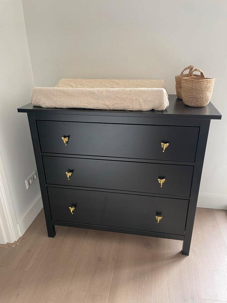 Zwartbruine Commode met Olifant Knoppen, Kinderen en Baby's, Kinderkamer | Commodes en Kasten, Zo goed als nieuw, Commode, 90 tot 105 cm