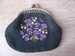Oude Portemonnee met Beugel & Geborduurde Paarse Bloemen, Antiek en Kunst, Curiosa en Brocante, Verzenden