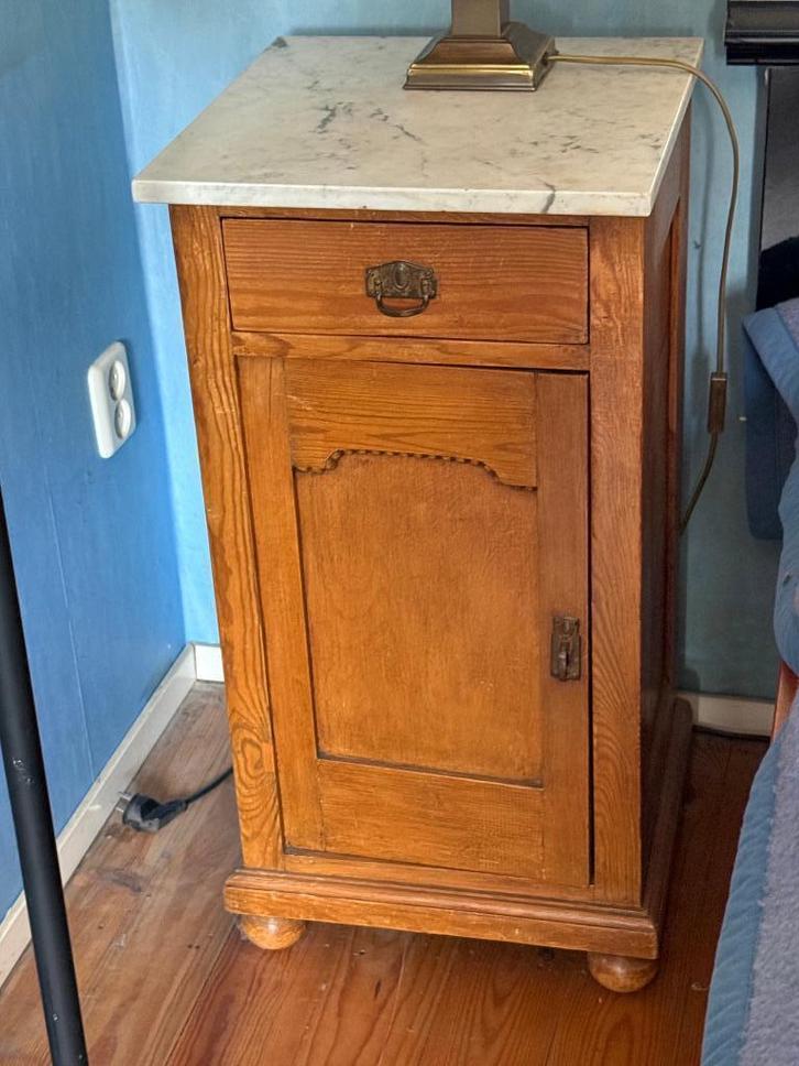 brocante eiken nachtkastje met marmeren blad, Antiek en Kunst, Curiosa en Brocante, Ophalen