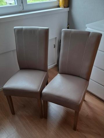 Stoelen  beschikbaar voor biedingen