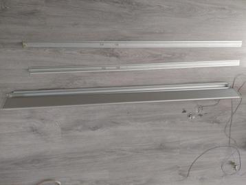 Velux rolgordijn wit/grijs (verduisterend) beschikbaar voor biedingen