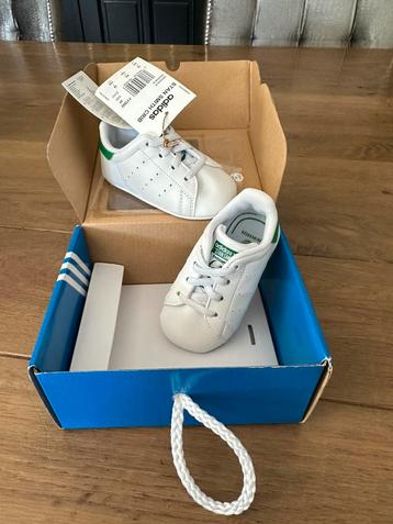 Adidas baby schoentjes nieuw in doos maat 18 beschikbaar voor biedingen