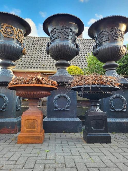 Gietijzeren tuinvazen tuinvaas bloempot bloembak op sokkel, Tuin en Terras, Tuinvazen, Nieuw, Ophalen
