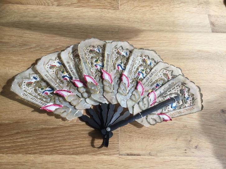 Wajang waaier, Antiek en Kunst, Antiek | Kleding en Accessoires, Ophalen of Verzenden