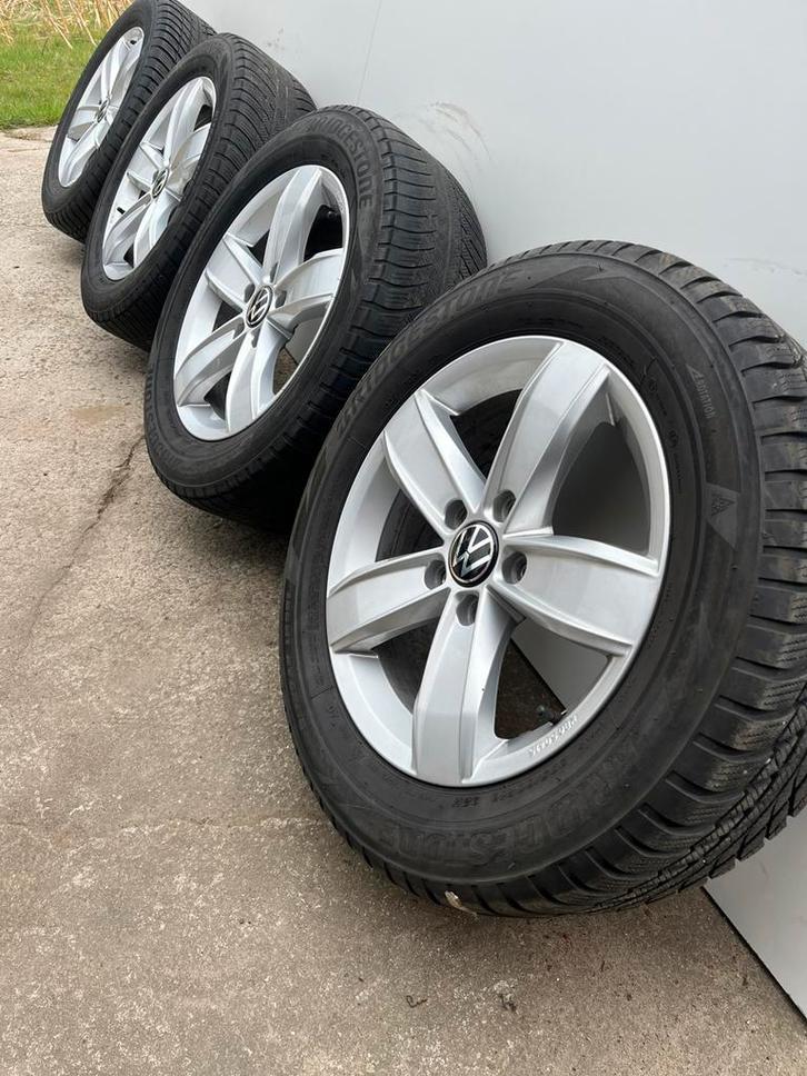 Originele Volkswagen golf velgen met winterbanden, Auto-onderdelen, Banden en Velgen, Banden en Velgen, Winterbanden, 16 inch