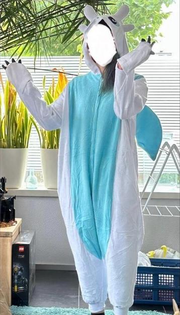 Hoe tem je een draak helleveeg onesie maat xs/s beschikbaar voor biedingen