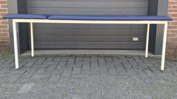 Massage behandel tafel beschikbaar voor biedingen
