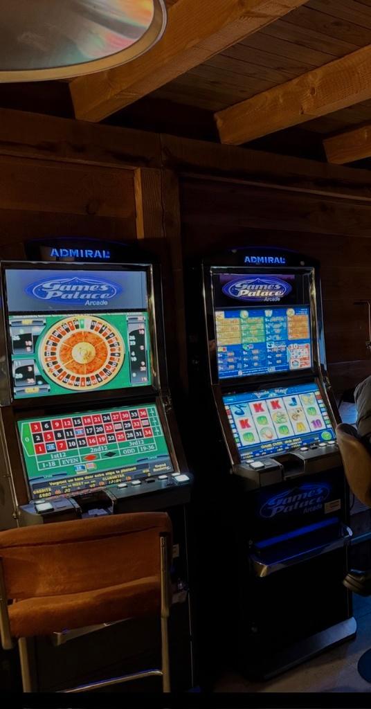 Twee gokkasten - gokkast - Admiral Game palace, Verzamelen, Automaten | Gokkasten en Fruitautomaten, Zo goed als nieuw, Euro, Met sleutels