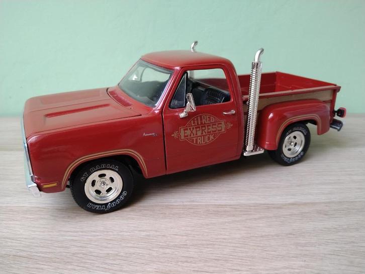 1978 Dodge Lil Red Express Pickup Truck 1:18 ErtL, Hobby en Vrije tijd, Modelauto's | 1:18, Zo goed als nieuw, Auto, ERTL, Ophalen of Verzenden