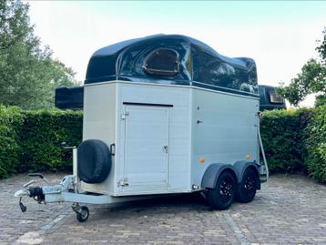 Mooie 2 paards Cheval Liberte vol aluminium met zadelkamer beschikbaar voor biedingen
