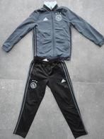 Mooi trainingspak van AJAX maat 140, Adidas, Sport- of Zwemkleding, Ophalen of Verzenden, Zo goed als nieuw