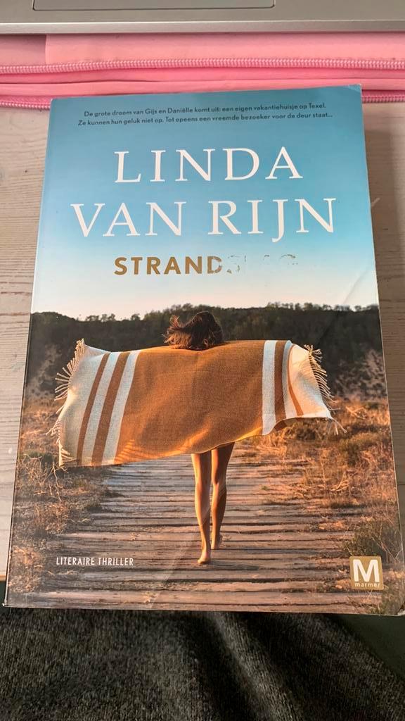 Linda van Rijn - Strandslag, Boeken, Thrillers, Zo goed als nieuw, Ophalen of Verzenden
