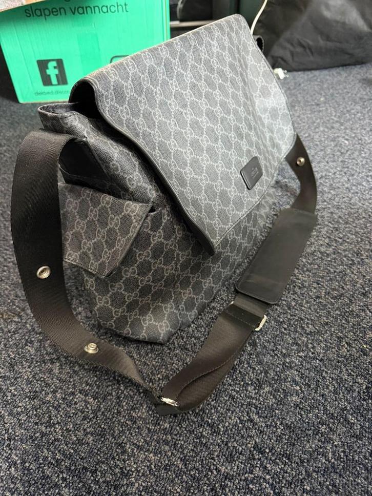 Gucci Luiertas goede staat, Sieraden, Tassen en Uiterlijk, Tassen | Schoudertassen, Zo goed als nieuw, Overige merken, Zwart, Leer