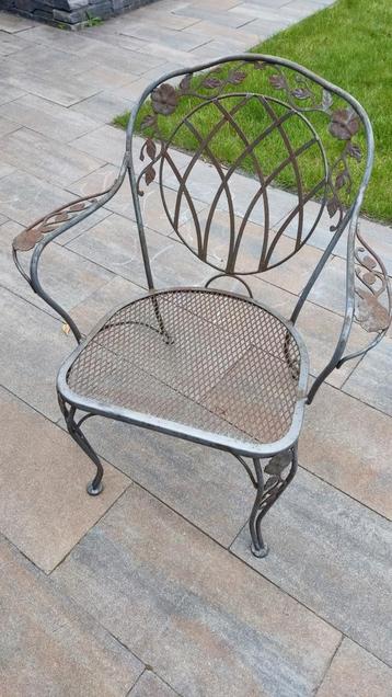 Ijzeren stoel tuinstoel beschikbaar voor biedingen
